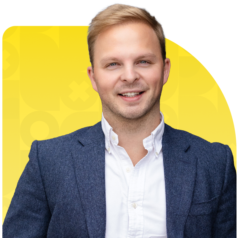 Man in suit at Smart Marketer LIVE 2026 marketing conference