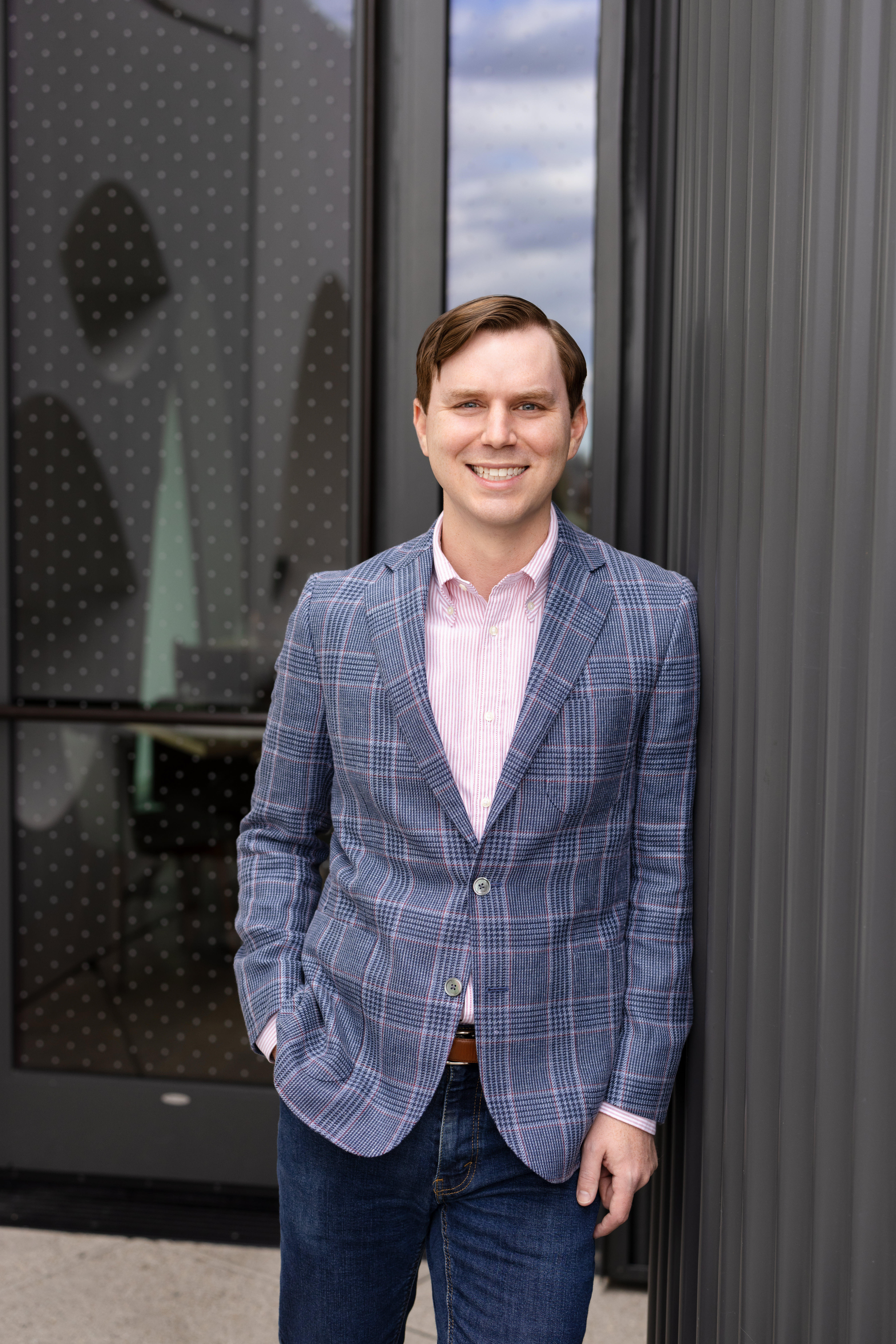 Man in plaid blazer and pink shirt, AppLovin Masterclass speaker
